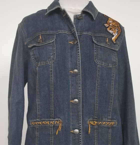 Large Denim jacket upcycled with tiger patch. - Picture 2 of 7